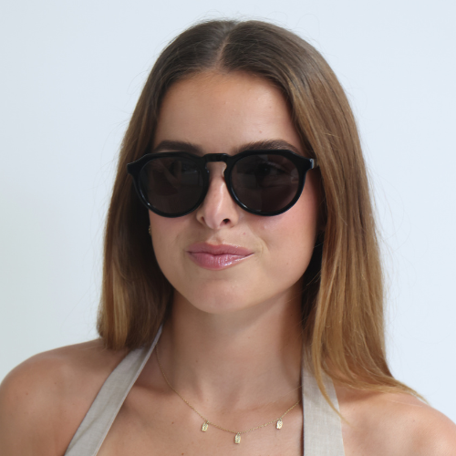 Female wearing Freshie Orca black