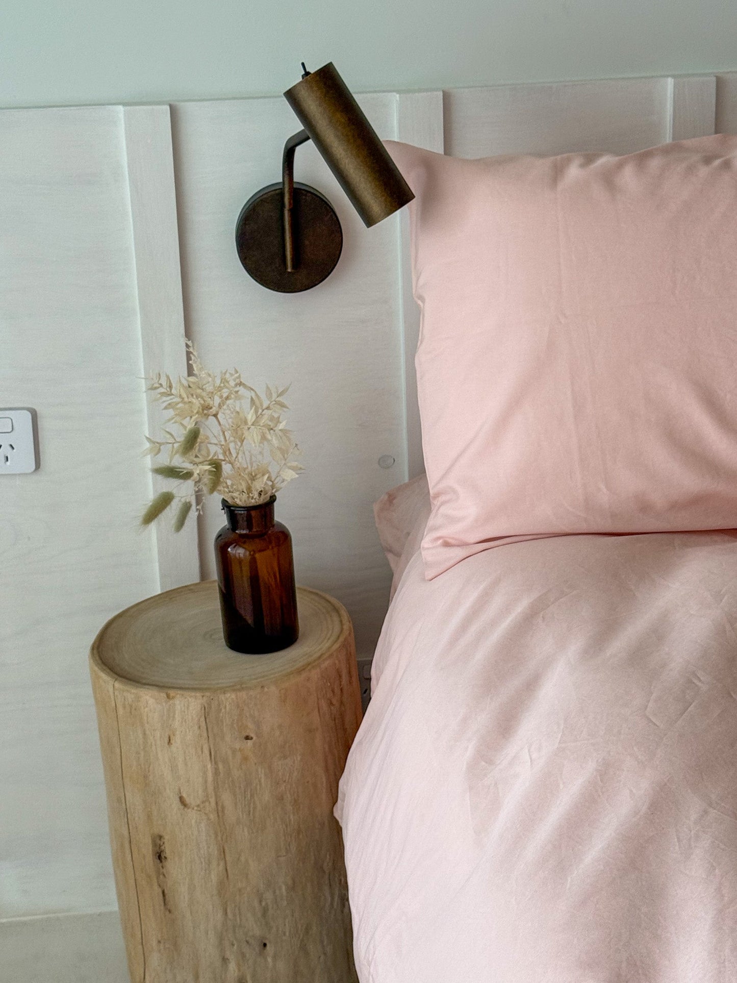 Transcendent pink bed set